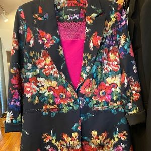 Bouquet floral print long blazer.